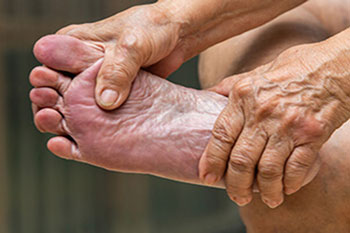 Elderly foot care, Geriatric foot care treatment in the Suffolk County, NY: Smithtown, Brentwood, Central Islip, Hauppauge, Lake Grove, Kings Park, Сommack, Ronkonkoma, Holbrook, Holtsville, Farmingville, Selden NY areas